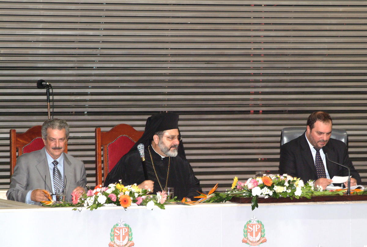 Senador Romeu Tuma, o arcebispo metropolitano da Igreja Catlica Apostlica Ortodoxa de Antioquia Para Todo o Brasil, Dom Damaskinos Mansour e deputado Romeu Tima<a style='float:right;color:#ccc' href='https://www3.al.sp.gov.br/repositorio/noticia/03-2008/sol arabe325marc.jpg' target=_blank><i class='bi bi-zoom-in'></i> Clique para ver a imagem </a>